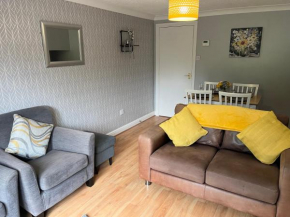 Claygate Place - Entire 2 Bed House, Off Street Parking - Perfect For Holiday Breaks or Contractors